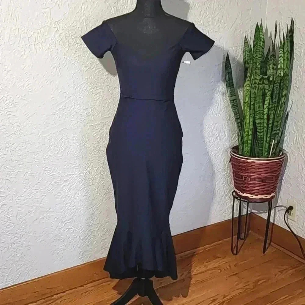 Lulus midnight blue of the shoulder midi dress 👗 - Picture 2 of 8